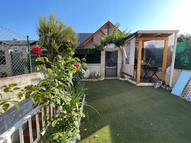 4 slaapkamer Rijtjeshuis te koop in Ponferrada met garage - € 319.000 (Ref: 9166948)