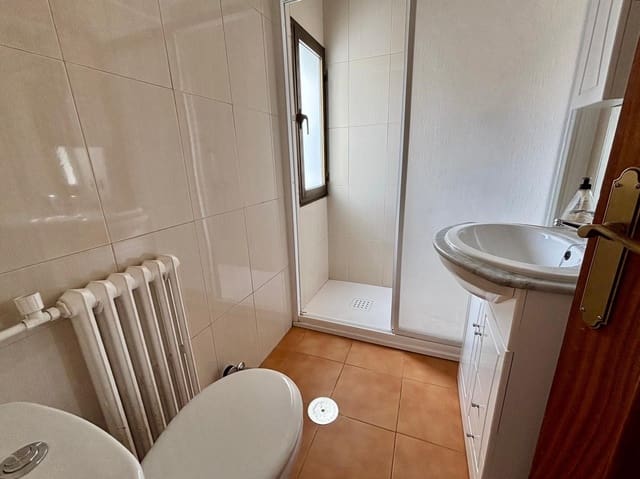 3 bedroom Flat for rent in Ponferrada - € 500 (Ref: 9188517)