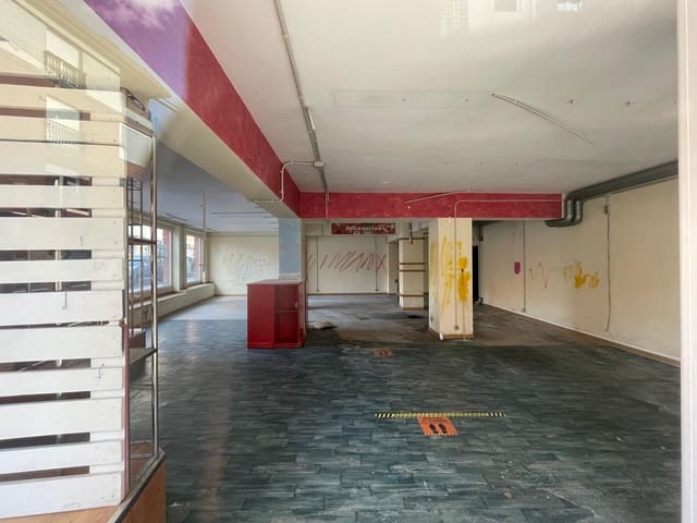 Comercial para venda em Leão cidade - 144 000 € (Ref: 9197796)