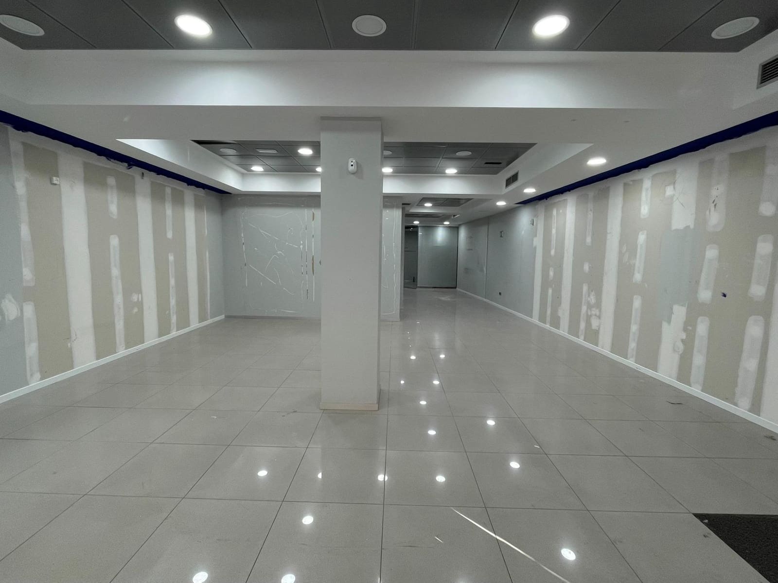 Erhverv til leje i Ponferrada - € 1.000 (Ref: 9269816)