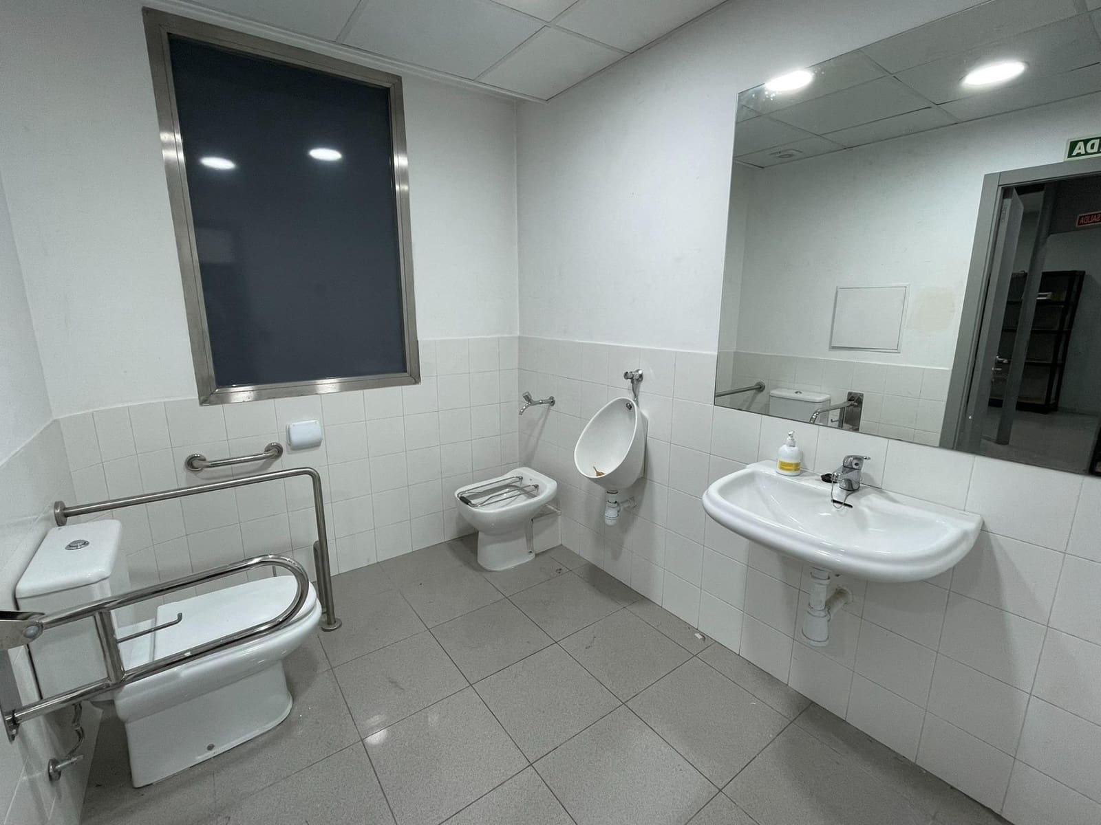 Erhverv til leje i Ponferrada - € 1.000 (Ref: 9269816)