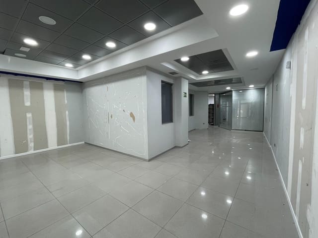 Erhverv til leje i Ponferrada - € 1.000 (Ref: 9269816)