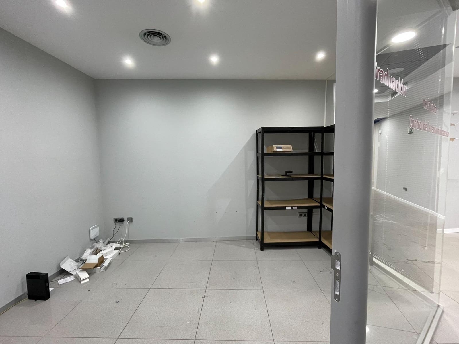 Erhverv til leje i Ponferrada - € 1.000 (Ref: 9269816)