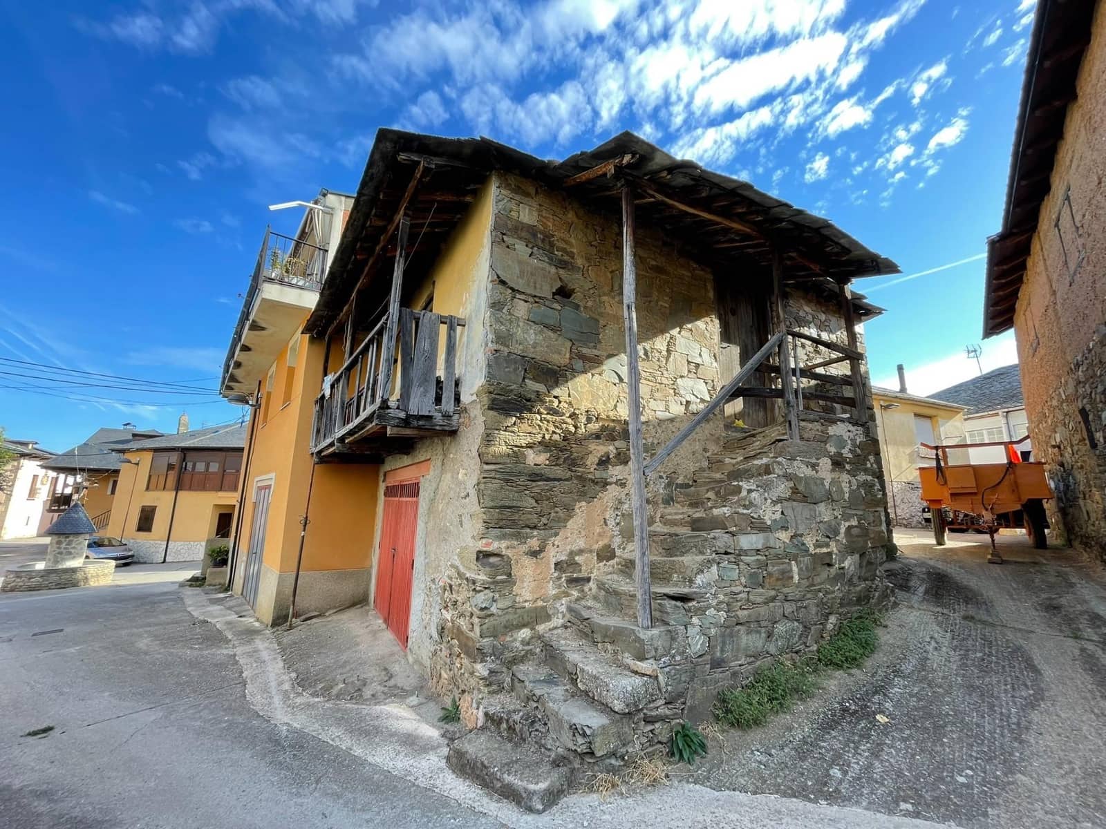 2 bedroom Townhouse for sale in Ponferrada - € 5,500 (Ref: 9321966)