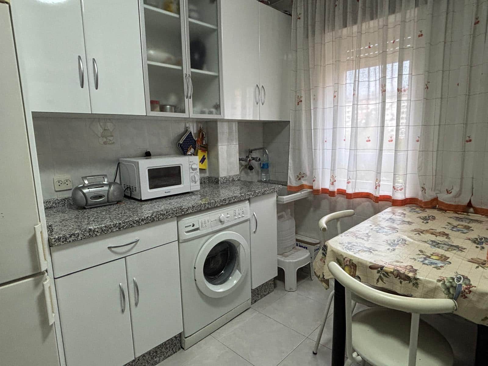 4 slaapkamer Flat te koop in Ponferrada - € 85.000 (Ref: 9353673)