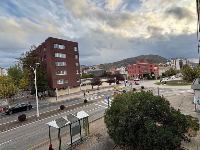 4 soveværelse Lejlighed til salg i Ponferrada - € 85.000 (Ref: 9353673)