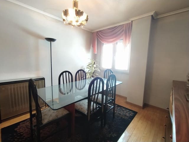 4 makuuhuone Huoneisto myytävänä paikassa Ponferrada mukana 
autotalli - 115 000 € (Ref: 9353674)