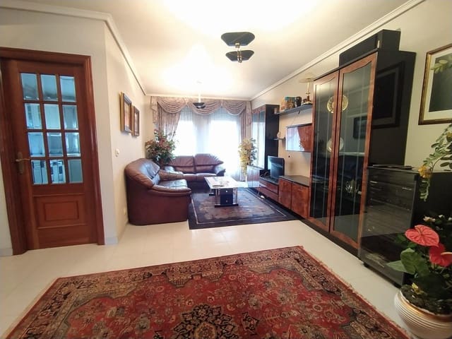 4 makuuhuone Huoneisto myytävänä paikassa Ponferrada mukana 
autotalli - 115 000 € (Ref: 9353674)