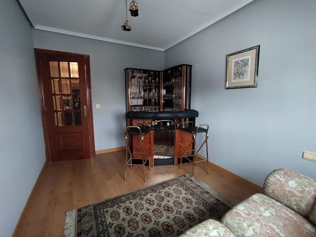 4 makuuhuone Huoneisto myytävänä paikassa Ponferrada mukana 
autotalli - 115 000 € (Ref: 9353674)