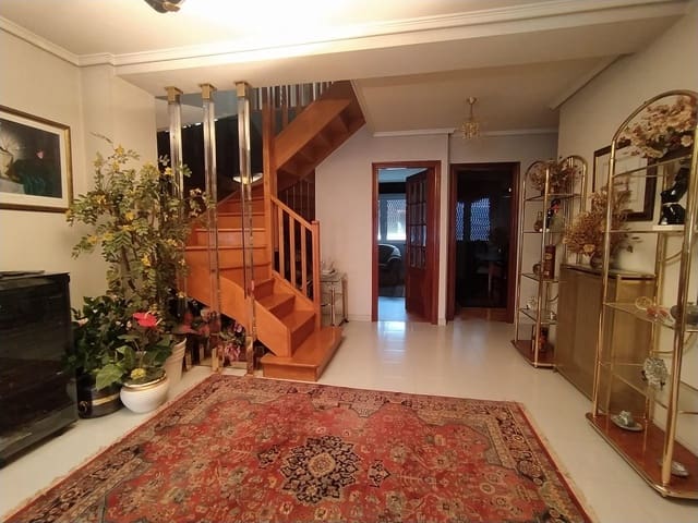 4 makuuhuone Huoneisto myytävänä paikassa Ponferrada mukana 
autotalli - 115 000 € (Ref: 9353674)