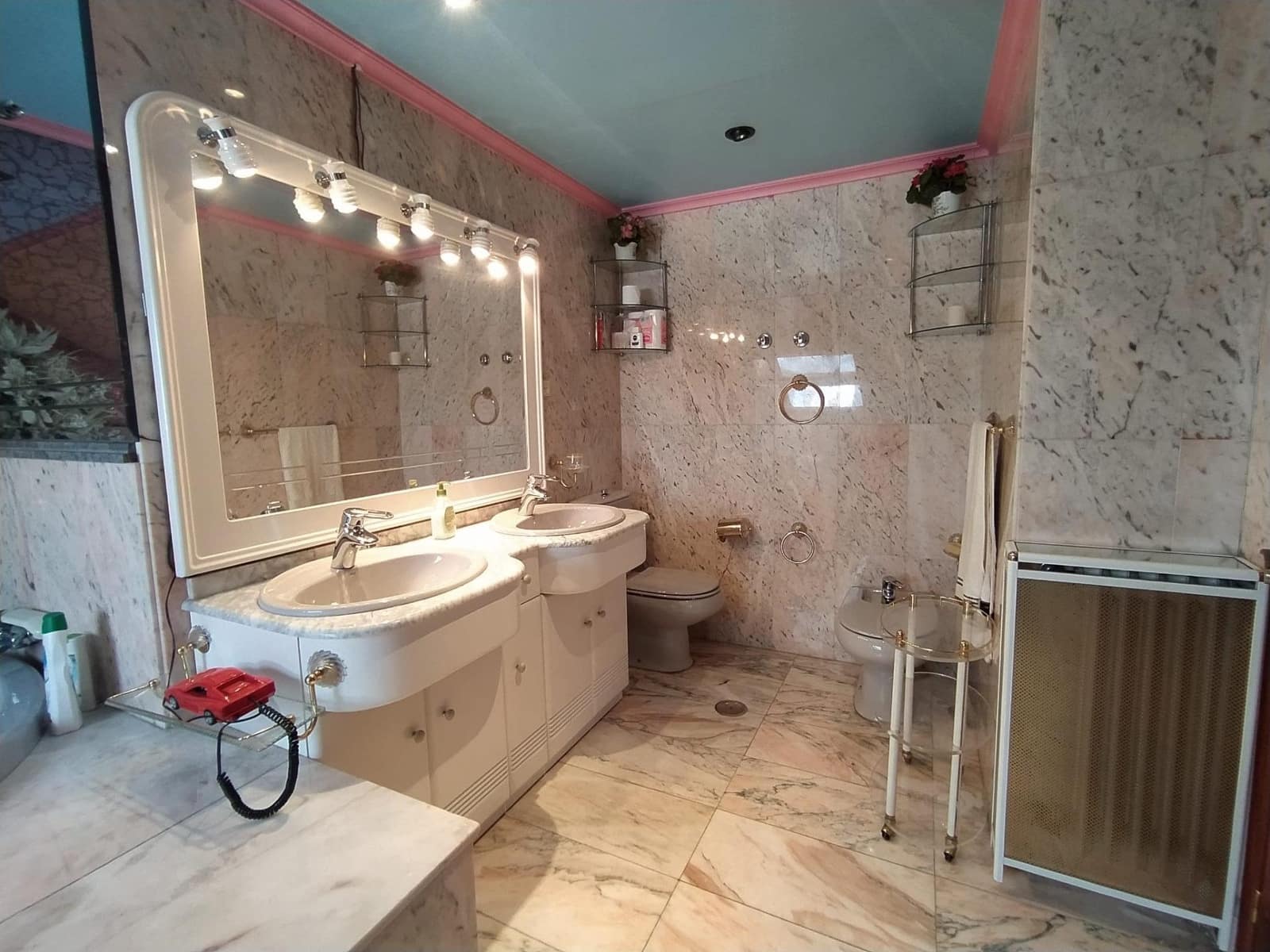 4 makuuhuone Huoneisto myytävänä paikassa Ponferrada mukana 
autotalli - 115 000 € (Ref: 9353674)