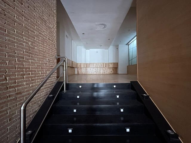 Kommersiell till salu i Ponferrada - 130 000 € (Ref: 9367621)