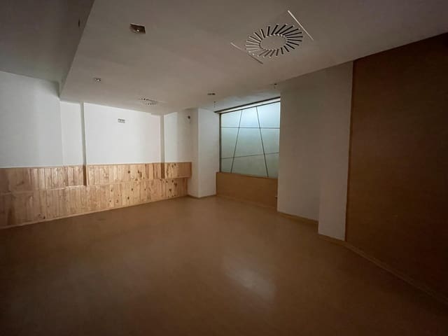 Komercyjne do wynajęcia w Ponferrada - 950 € (Ref: 9367625)