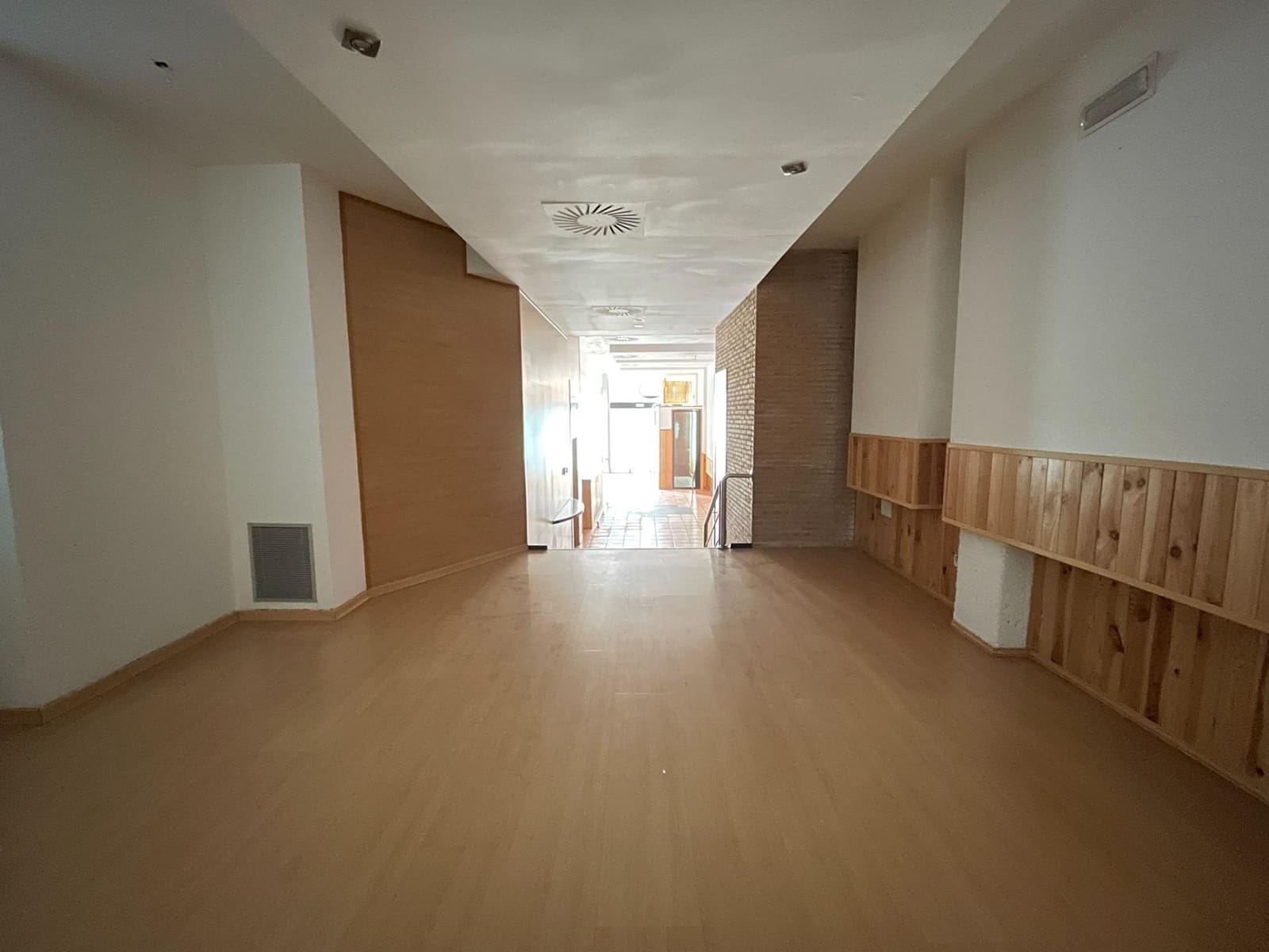 Kommersiell att hyra i Ponferrada - 950 € (Ref: 9367625)