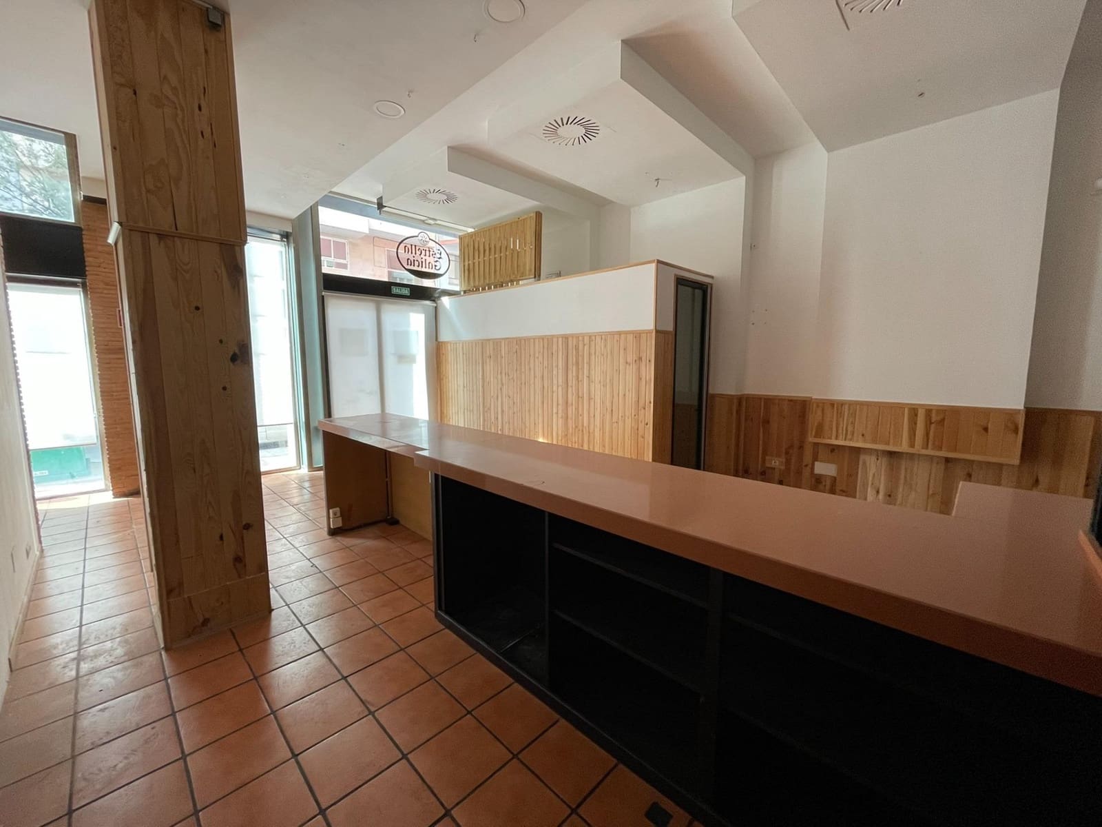 Kommersiell att hyra i Ponferrada - 950 € (Ref: 9367625)