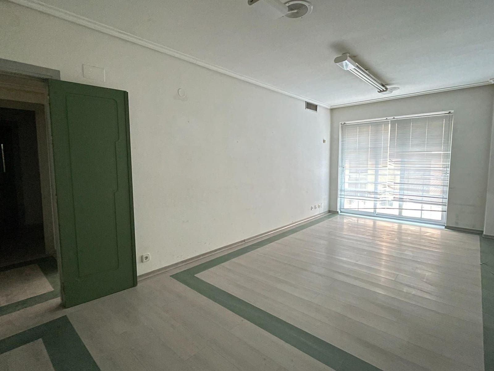 Bureau à vendre à Ponferrada - 80 000 € (Ref: 9367628)