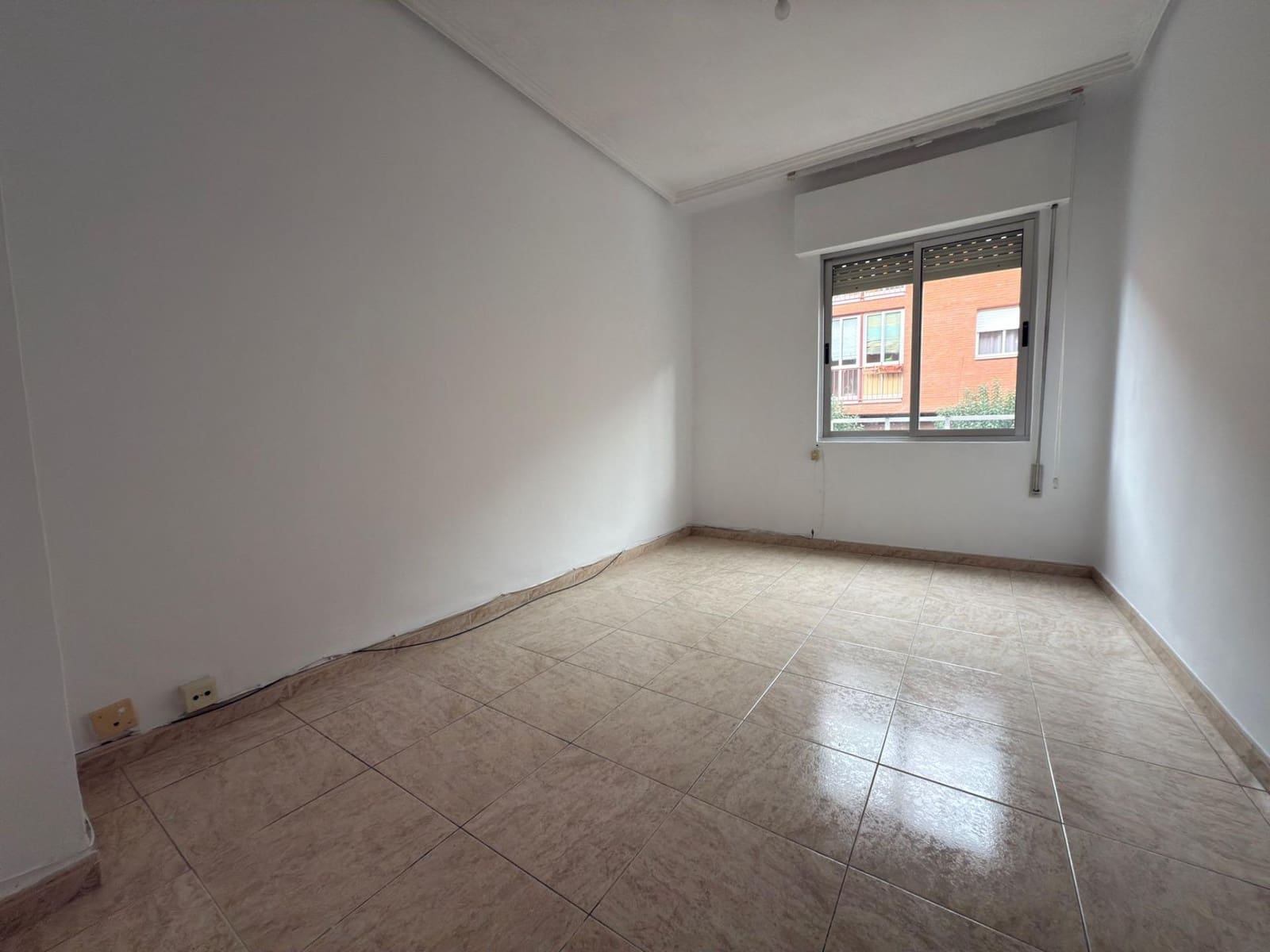 3 bedroom Flat for sale in Ponferrada - € 65,000 (Ref: 9403476)