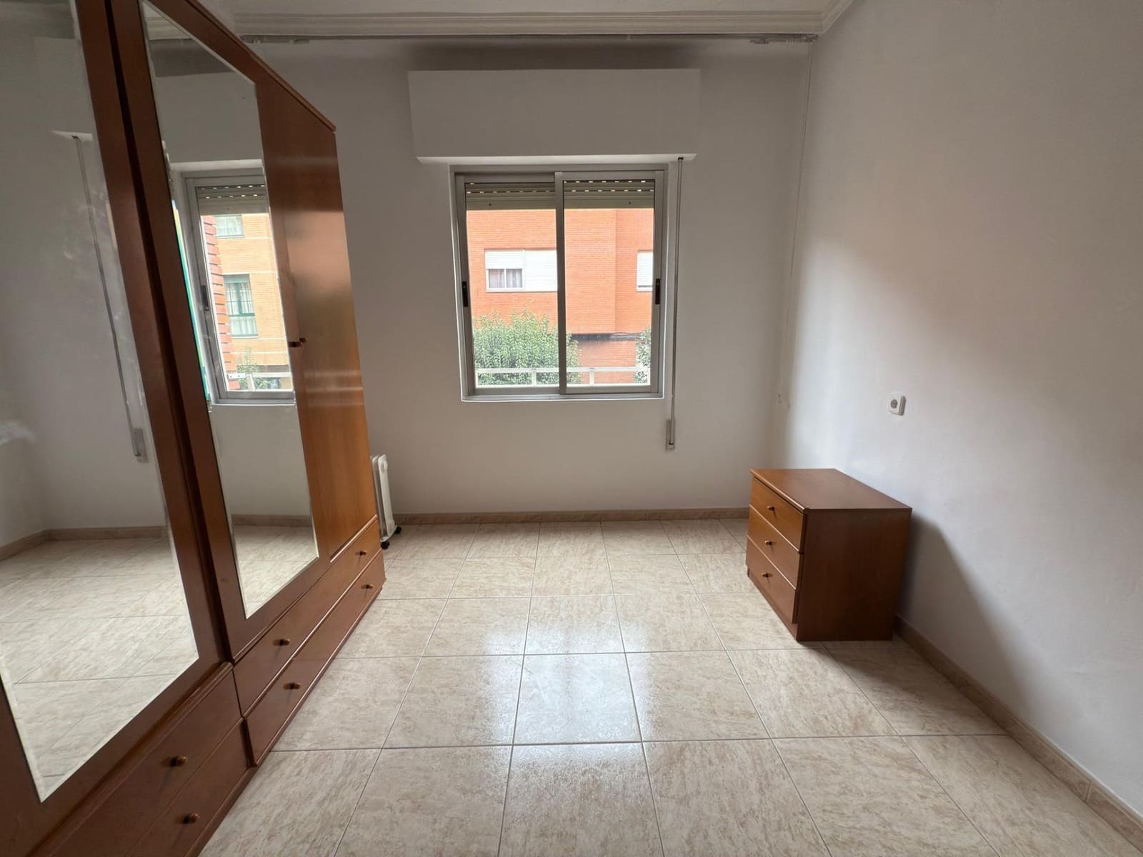 3 bedroom Flat for sale in Ponferrada - € 65,000 (Ref: 9403476)
