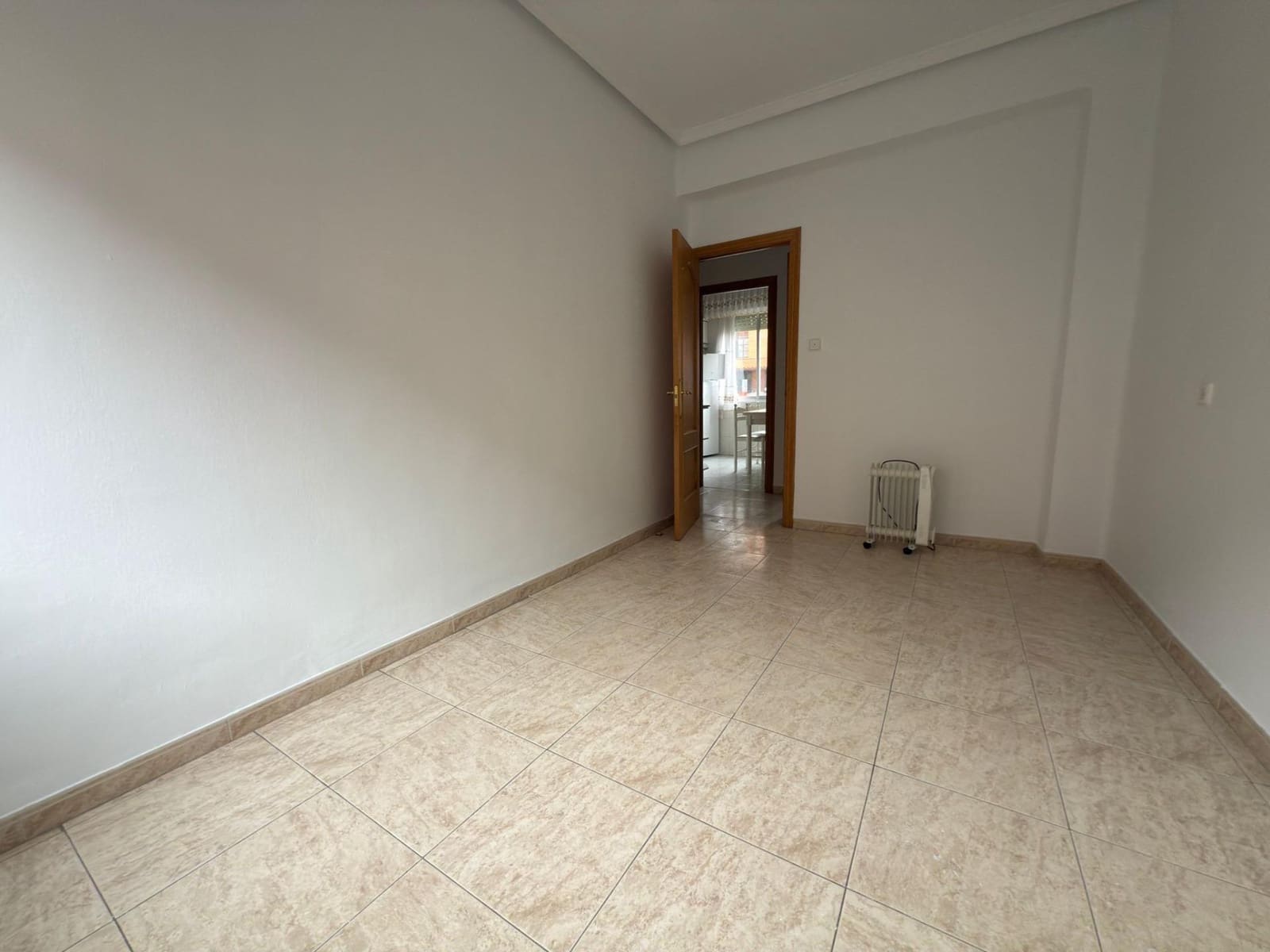 3 bedroom Flat for sale in Ponferrada - € 65,000 (Ref: 9403476)