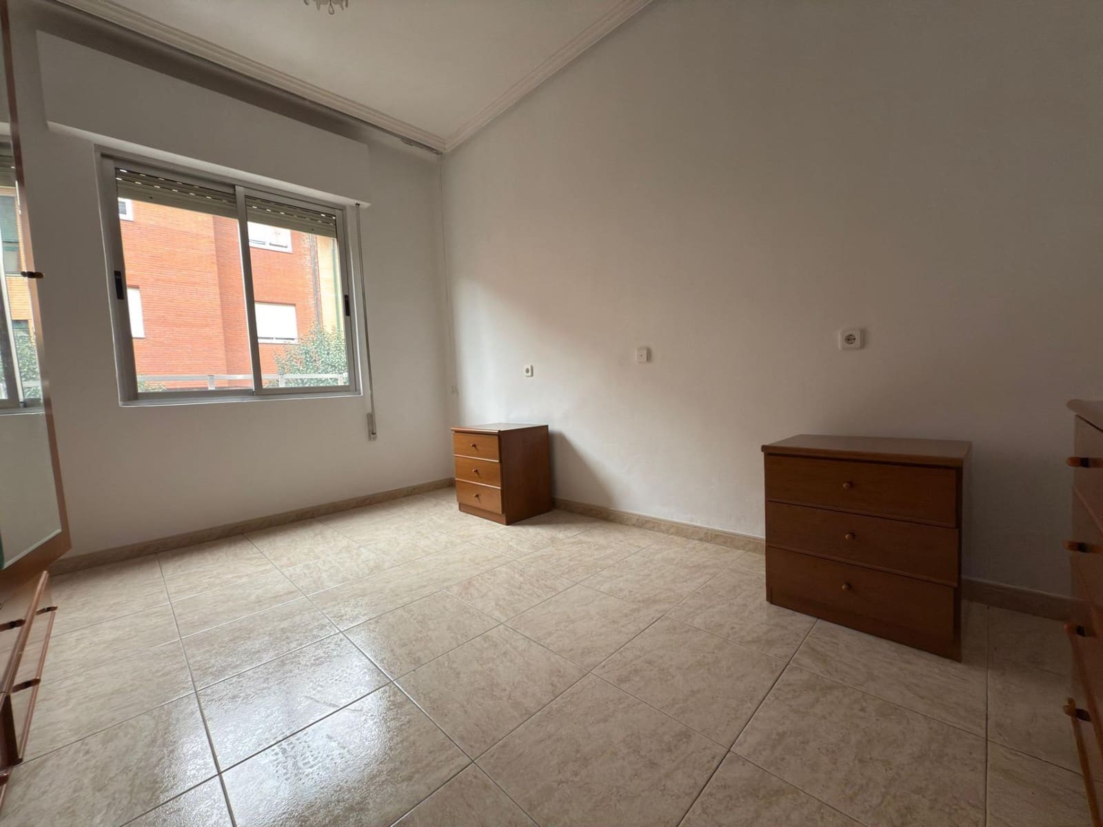 3 bedroom Flat for sale in Ponferrada - € 65,000 (Ref: 9403476)