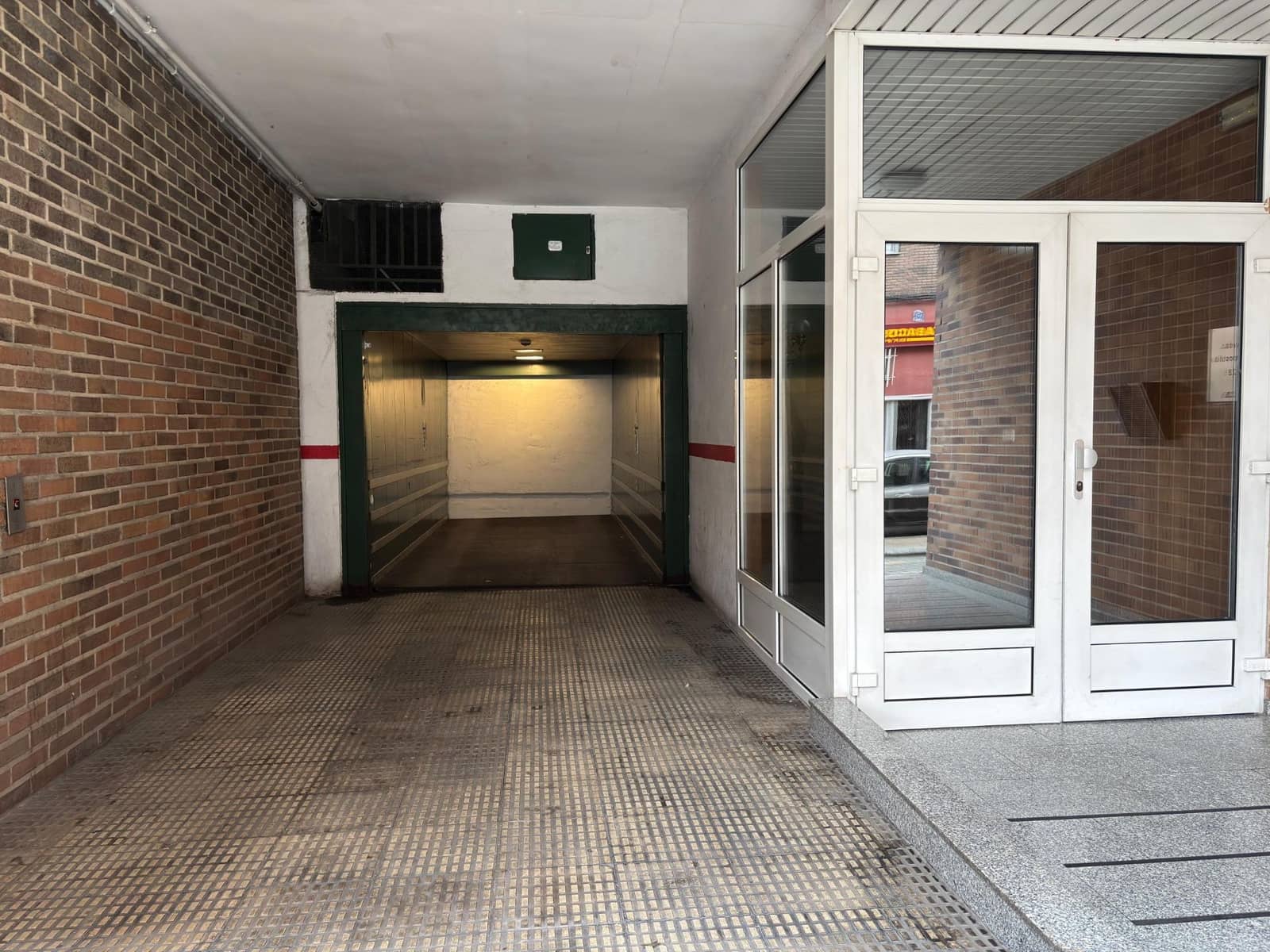 3 sypialnia Mieszkanie na sprzedaż w Ponferrada z garażem - 185 000 € (Ref: 9441393)