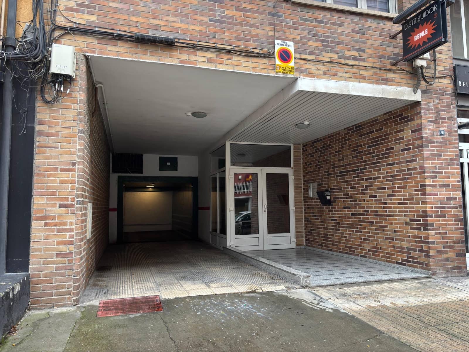 3 sypialnia Mieszkanie na sprzedaż w Ponferrada z garażem - 185 000 € (Ref: 9441393)