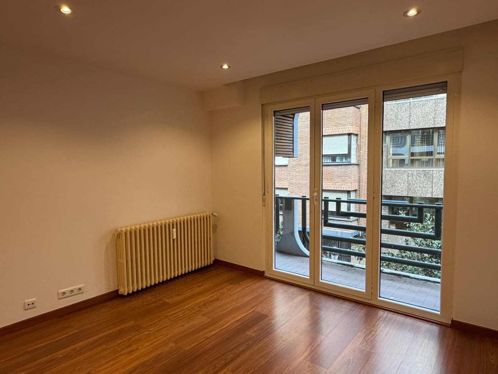 4 bedroom Flat for sale in Ponferrada with garage - € 195,000 (Ref: 9499756)