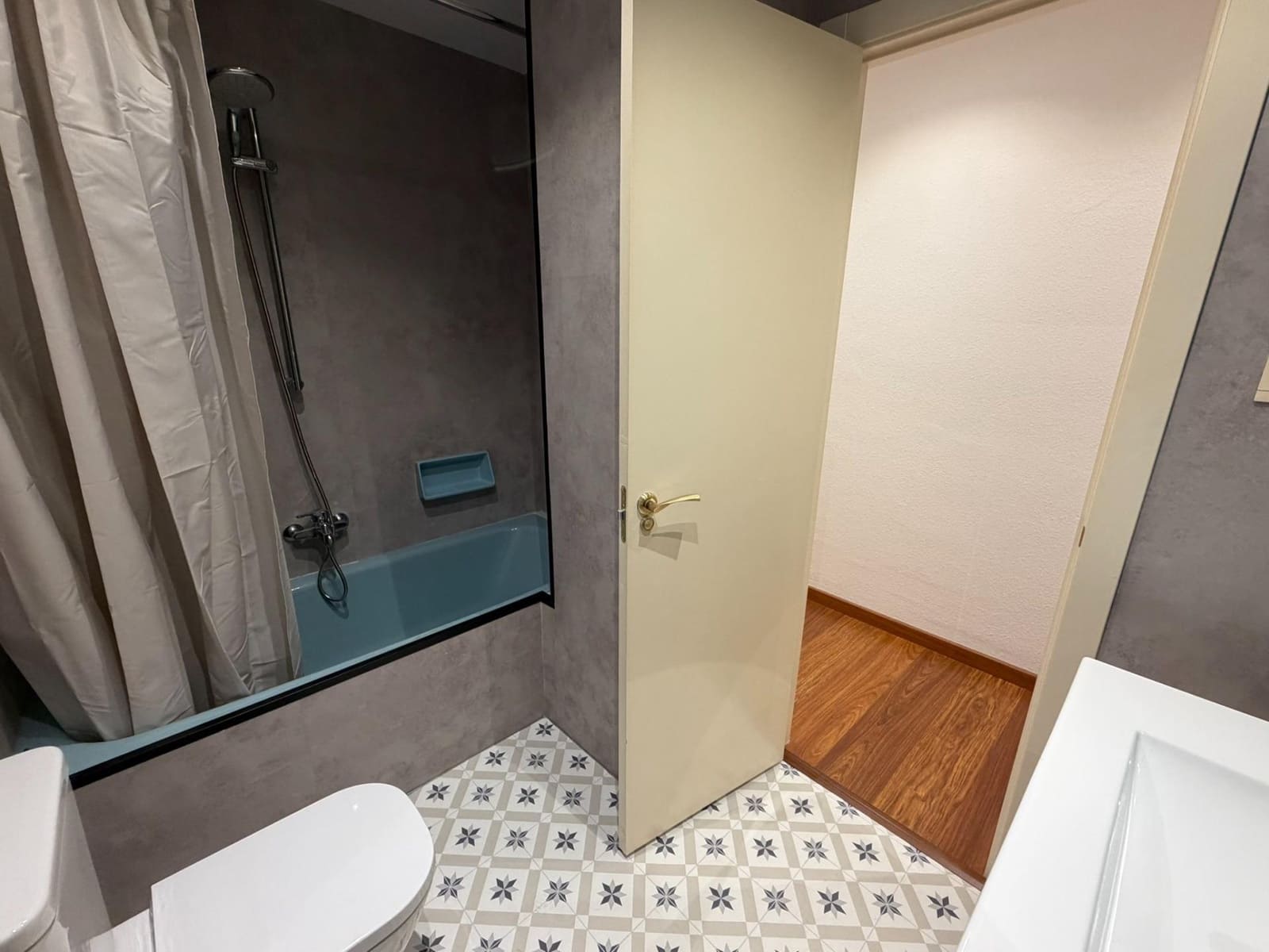 4 bedroom Flat for sale in Ponferrada with garage - € 195,000 (Ref: 9499756)