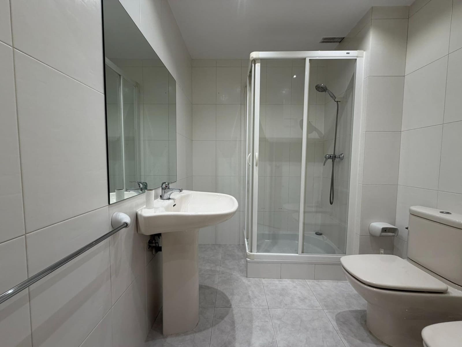 4 bedroom Flat for sale in Ponferrada with garage - € 195,000 (Ref: 9499756)