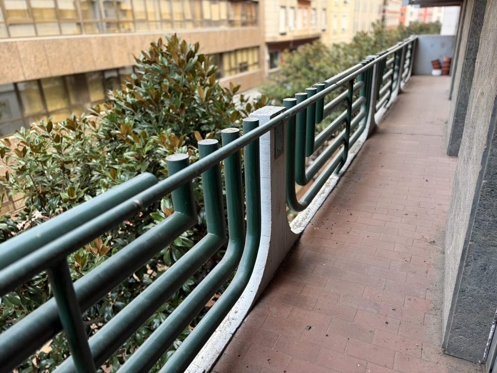 4 bedroom Flat for sale in Ponferrada with garage - € 195,000 (Ref: 9499756)