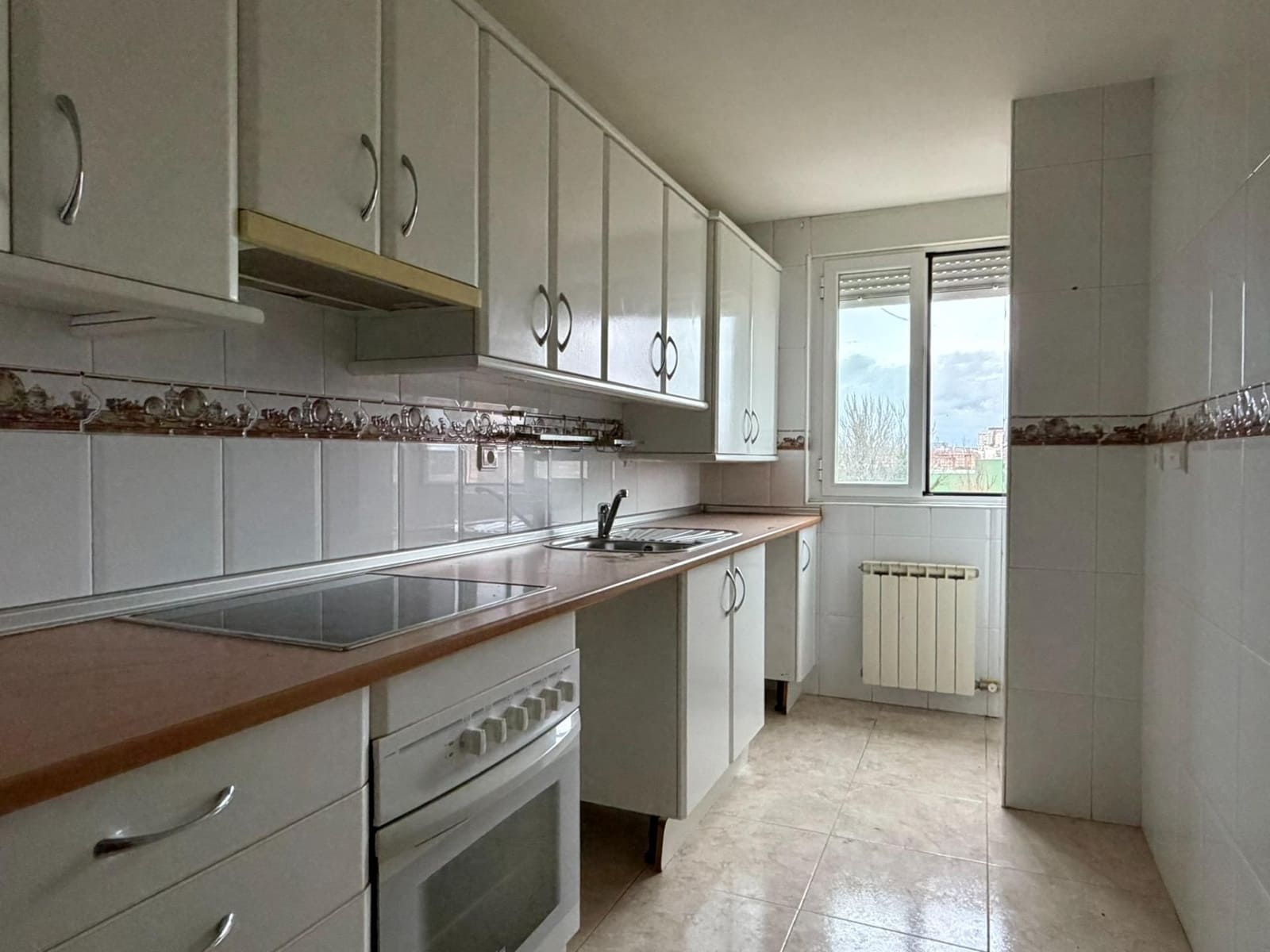Apartment for sale in San Andres del Rabanedo with garage - € 112,000 (Ref: 9524392)