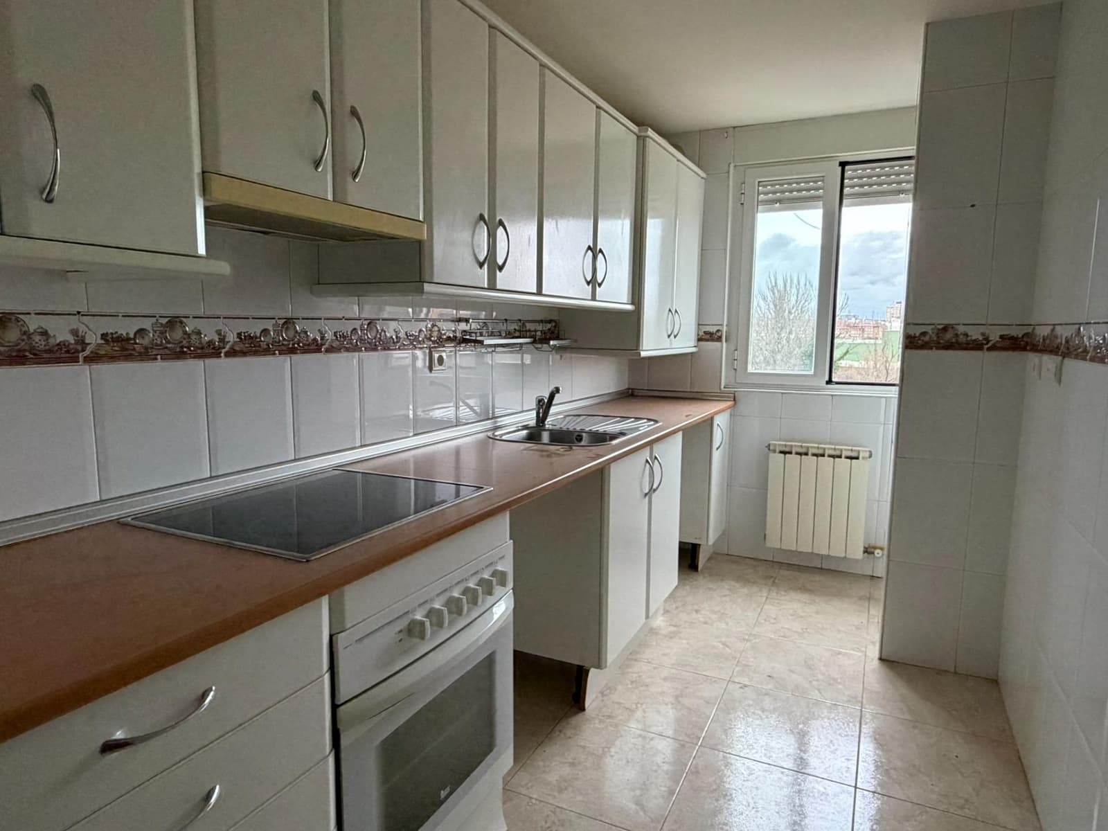 Apartment for sale in San Andres del Rabanedo with garage - € 112,000 (Ref: 9524392)