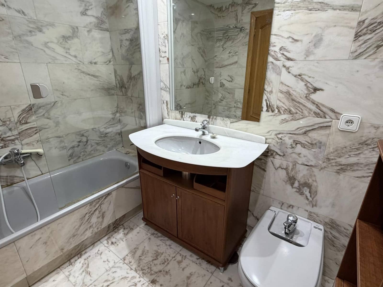 4 slaapkamer Flat te koop in Ponferrada met garage - € 240.000 (Ref: 9524393)