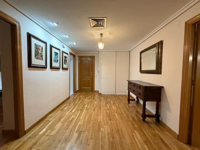 4 slaapkamer Flat te koop in Ponferrada met garage - € 240.000 (Ref: 9524393)