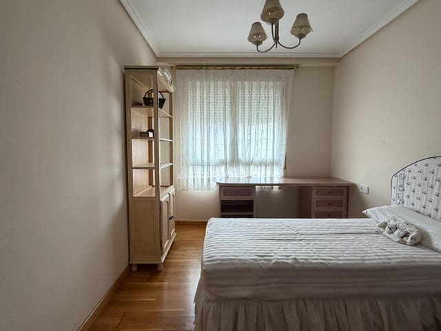 4 slaapkamer Flat te koop in Ponferrada met garage - € 240.000 (Ref: 9524393)