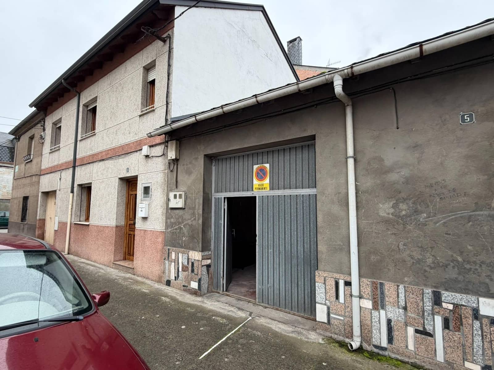 Garage for sale in Ponferrada - € 27,000 (Ref: 9543729)