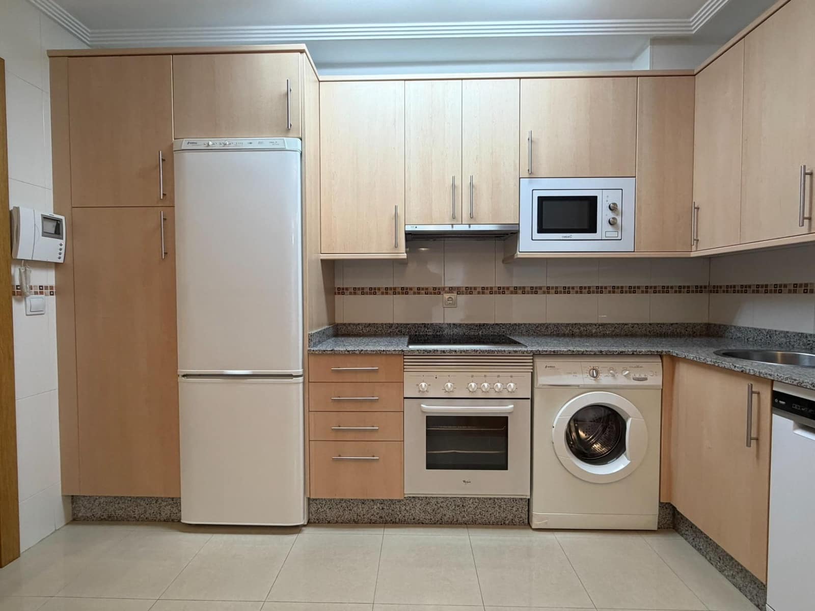 2 bedroom Apartment for rent in Ponferrada with garage - € 600 (Ref: 9561898)