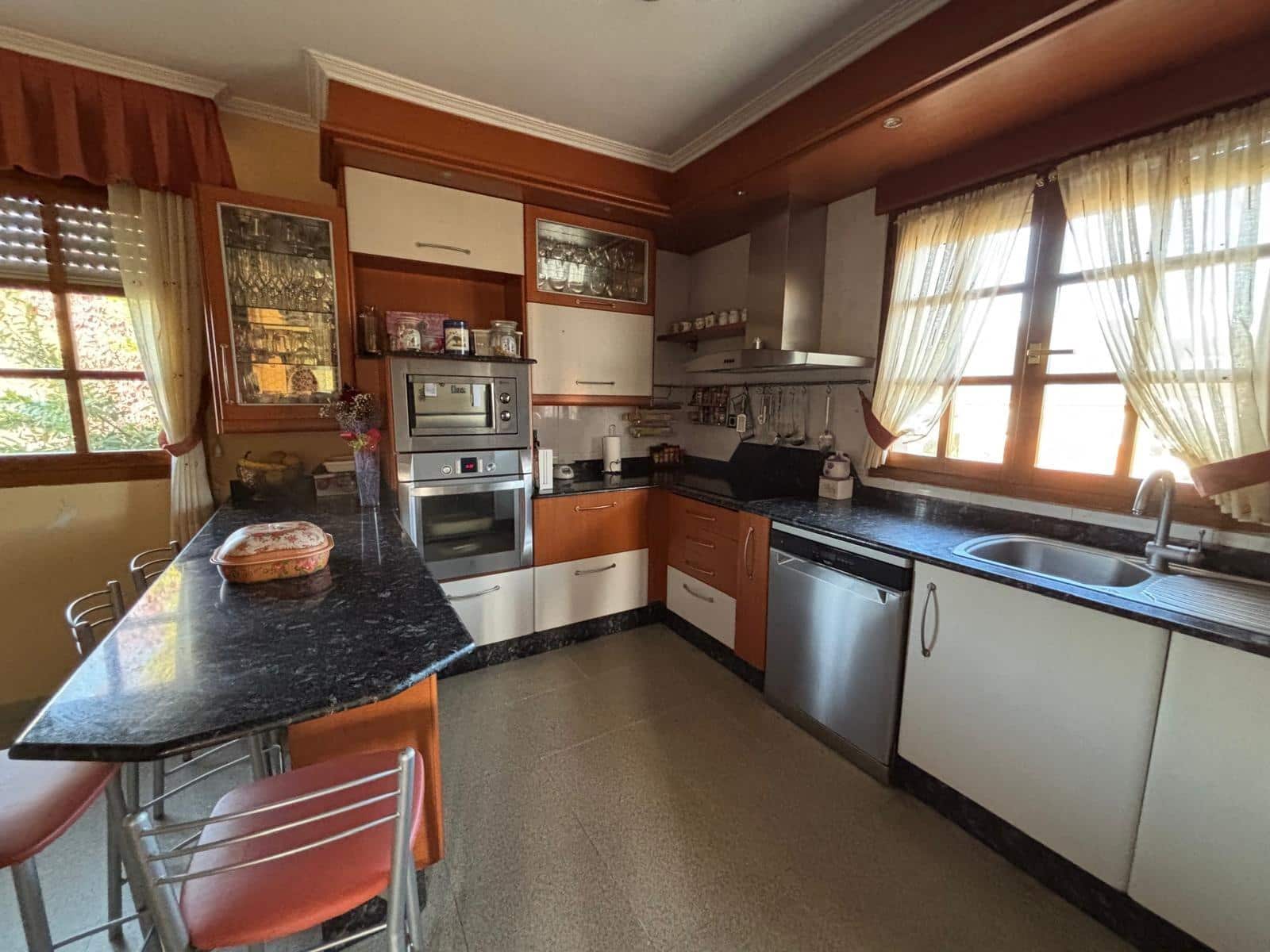 3 bedroom Villa for sale in Cabanas Raras with garage - € 189,000 (Ref: 9568739)