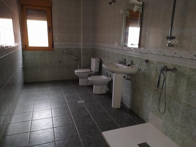 4 slaapkamer Finca/Landhuis te koop in Camponaraya met garage - € 65.000 (Ref: 9574696)