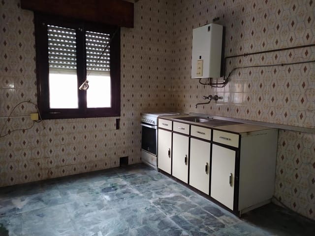 4 slaapkamer Finca/Landhuis te koop in Camponaraya met garage - € 65.000 (Ref: 9574696)