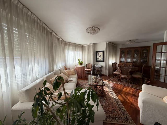 Piso de 5 habitaciones en Ponferrada en venta - 179.000 € (Ref: 9619355)