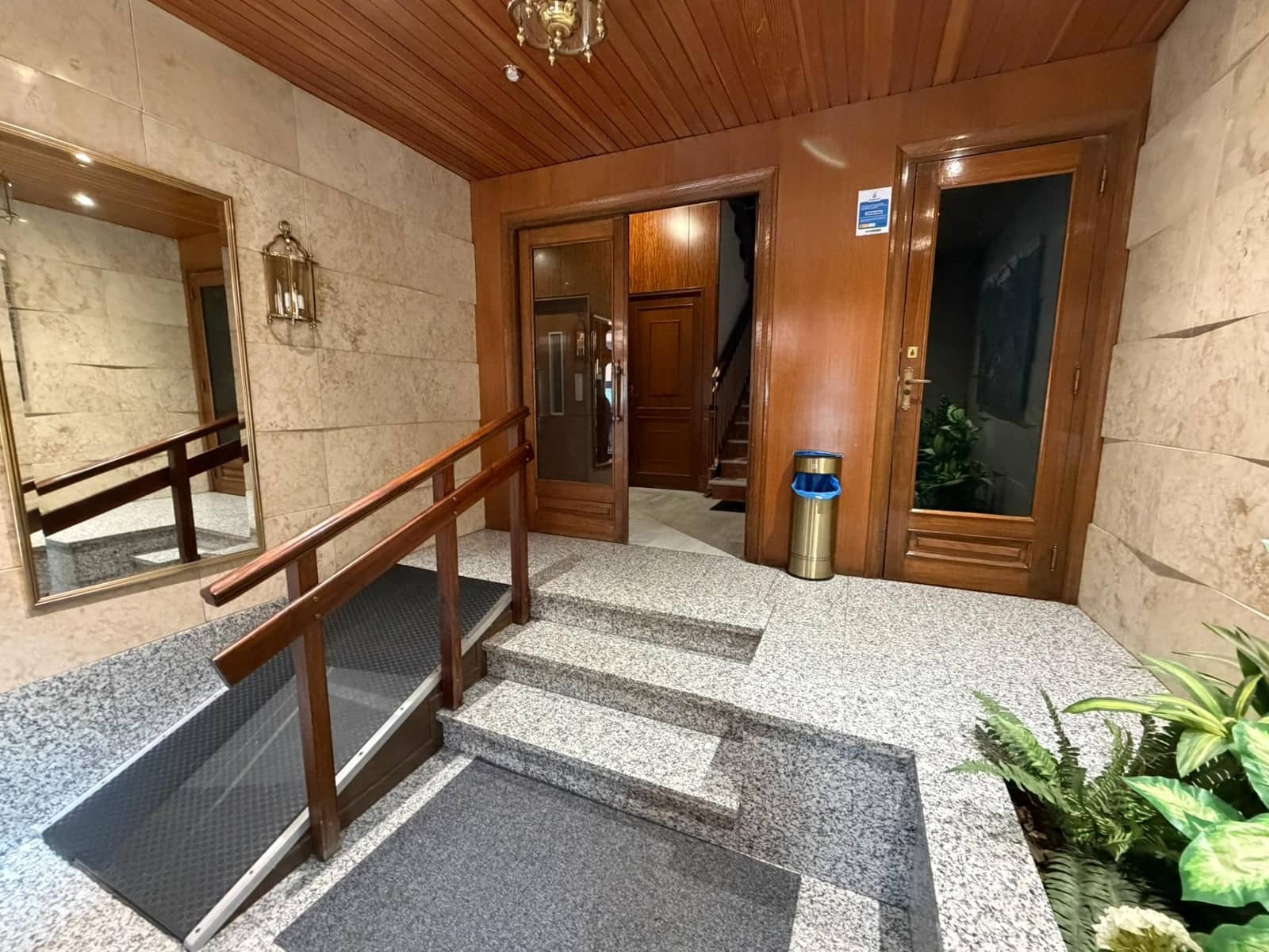 Piso de 5 habitaciones en Ponferrada en venta - 179.000 € (Ref: 9619355)