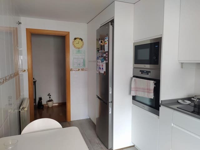 4 sovrum Lägenhet till salu i Ponferrada med garage - 145 000 € (Ref: 9666599)