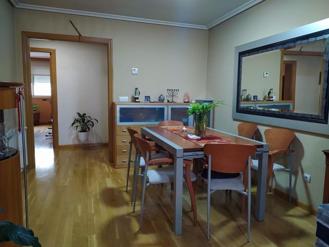 4 sovrum Lägenhet till salu i Ponferrada med garage - 145 000 € (Ref: 9666599)