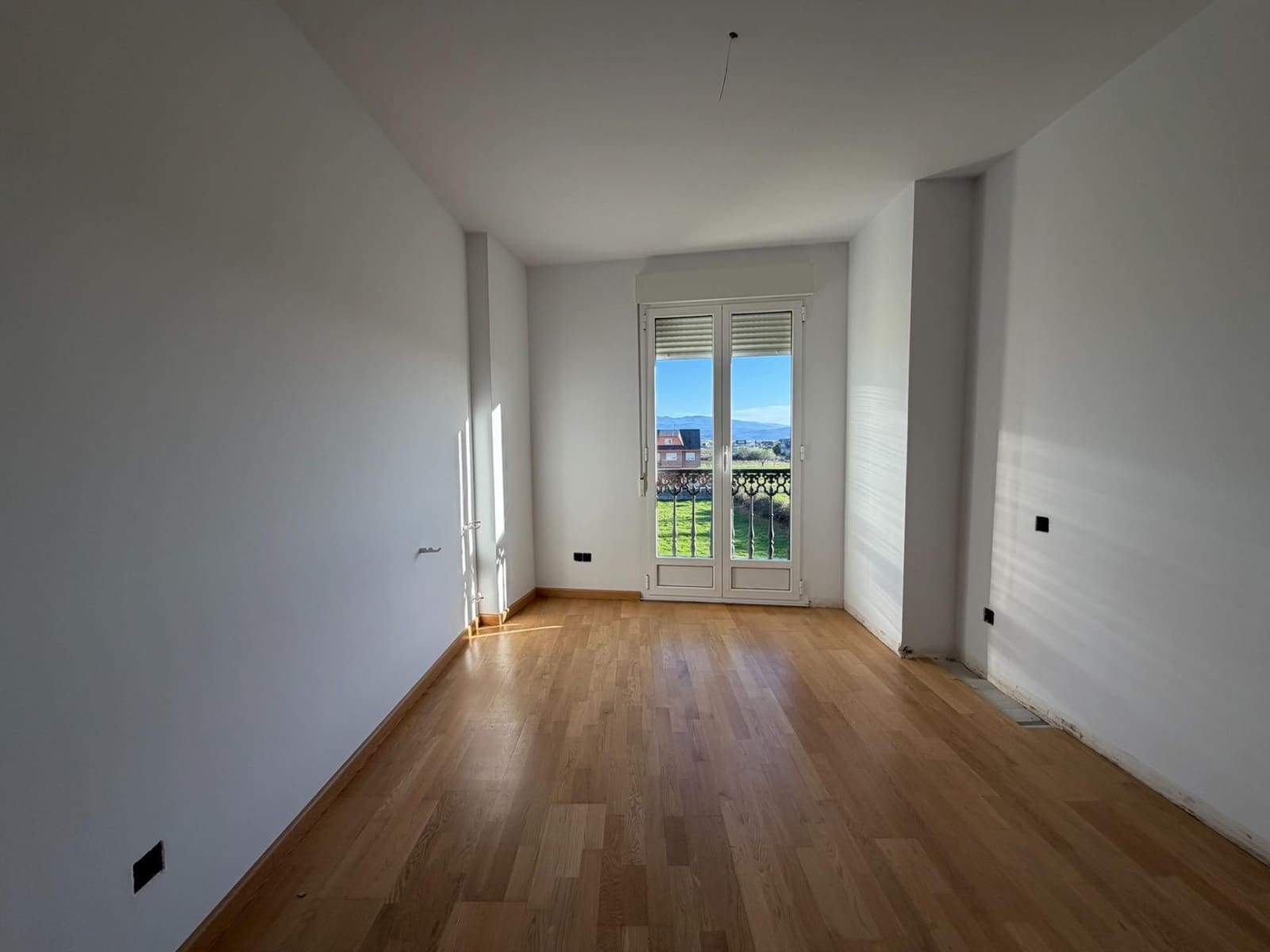 4 bedroom Semi-detached Villa for sale in Cacabelos - € 231,000 (Ref: 9695423)