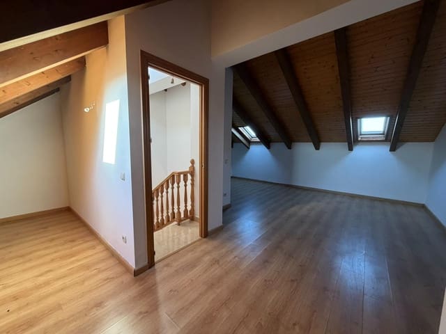 4 bedroom Semi-detached Villa for sale in Cacabelos - € 231,000 (Ref: 9695423)