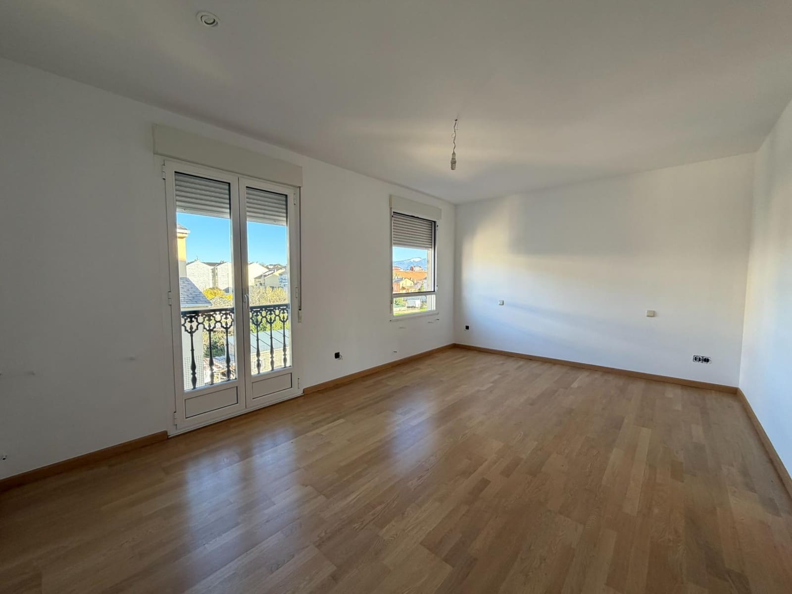 4 bedroom Semi-detached Villa for sale in Cacabelos - € 231,000 (Ref: 9695423)