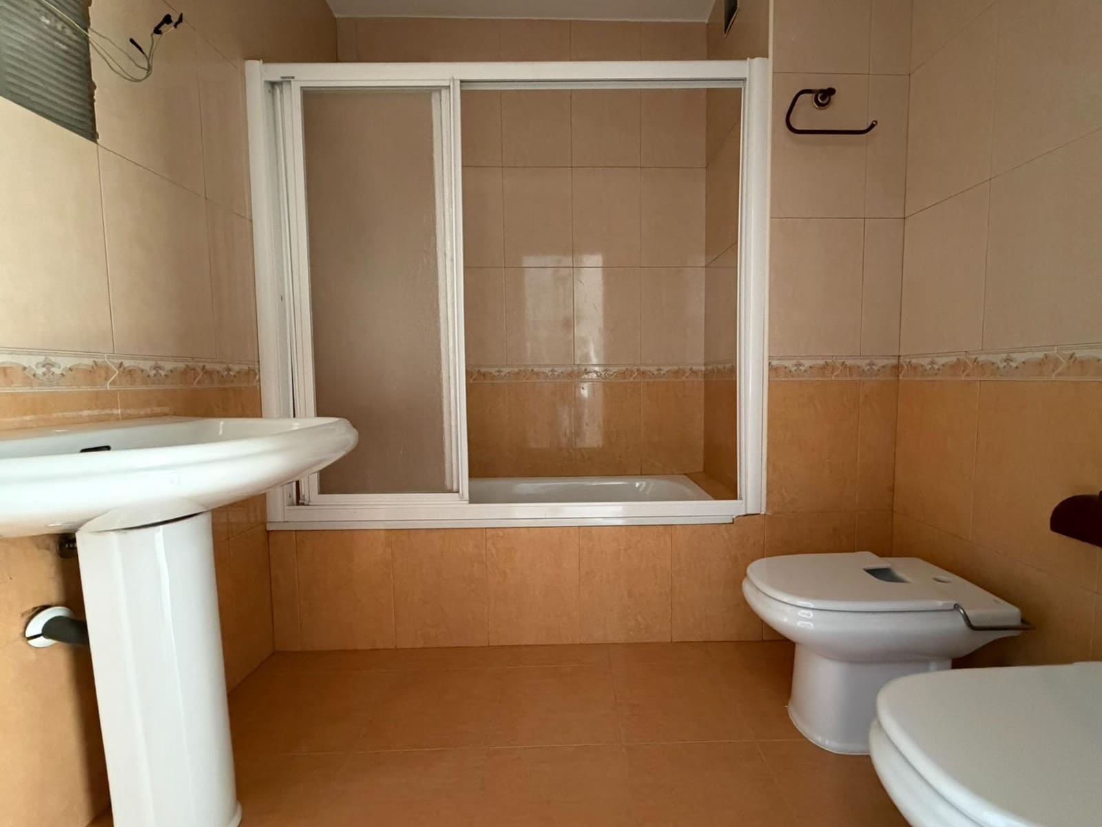 4 bedroom Semi-detached Villa for sale in Cacabelos - € 231,000 (Ref: 9695423)