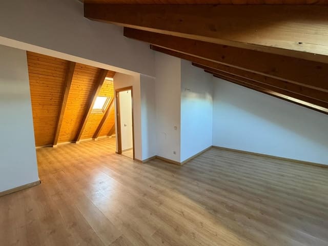 4 bedroom Semi-detached Villa for sale in Cacabelos - € 231,000 (Ref: 9695423)