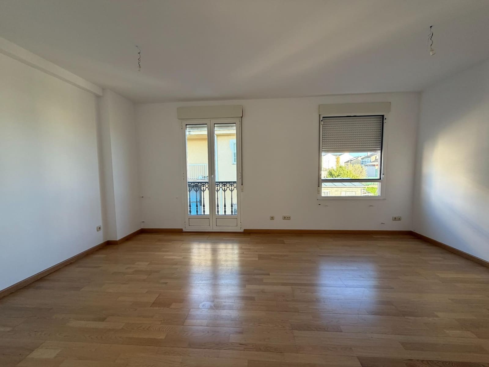 4 bedroom Semi-detached Villa for sale in Cacabelos - € 231,000 (Ref: 9695423)